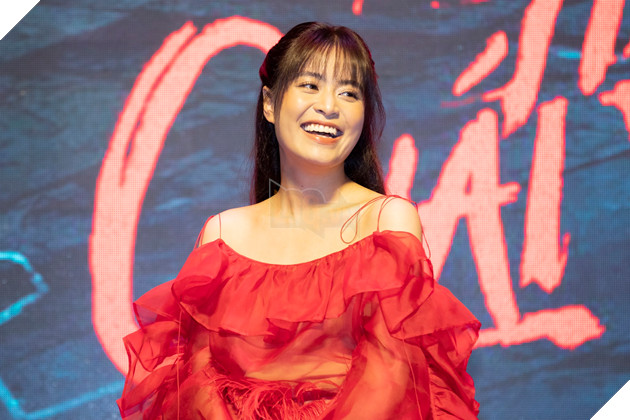 Cận cảnh nhan sắc Hoàng Thuỳ Linh trong showcase Trái tim quái vật 6