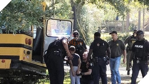  Chuyện thật như đùa Cậu bé 11 tuổi...cướp xe bus trường và màn rượt đuổi không khác gì phim hành động 