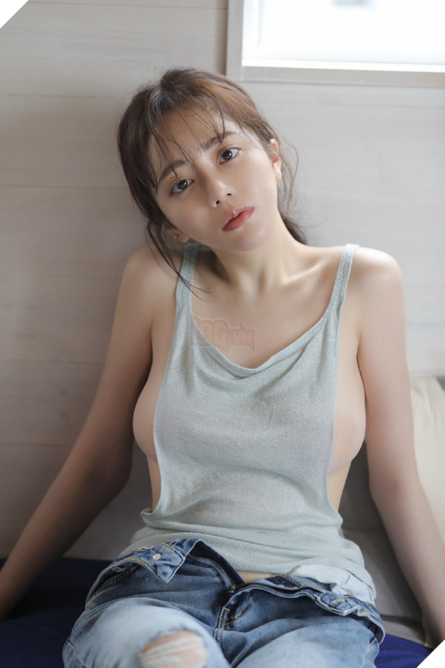 Nữ Youtuber làm video Mukbang nhưng lại được Playboy mời chụp ảnh vì quá xinh đẹp 4