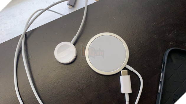 Hình ảnh đầu tiên về Bộ sạc MagSafe và Ốp silicon trên iPhone 12 và 12 Pro