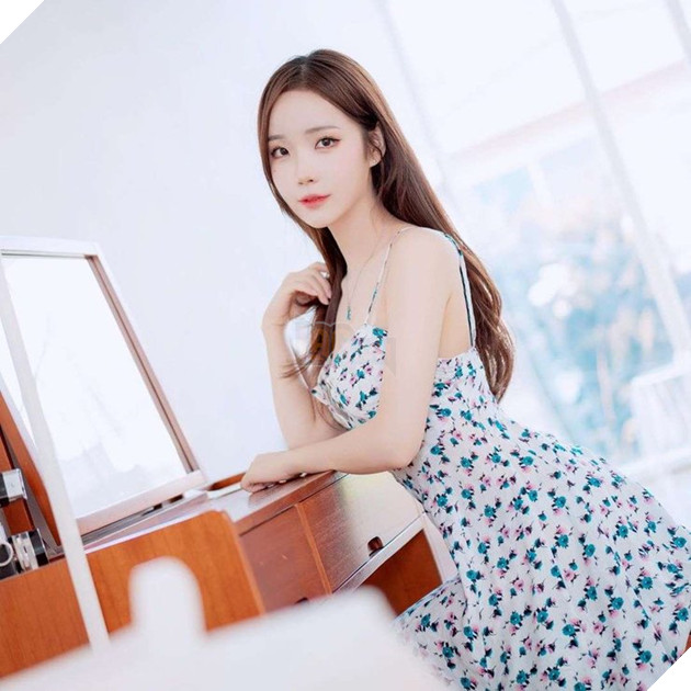 Nữ streamer làm giàu từ ngành người mẫu nội y, nhưng lại muốn từ bỏ để trở thành y tá