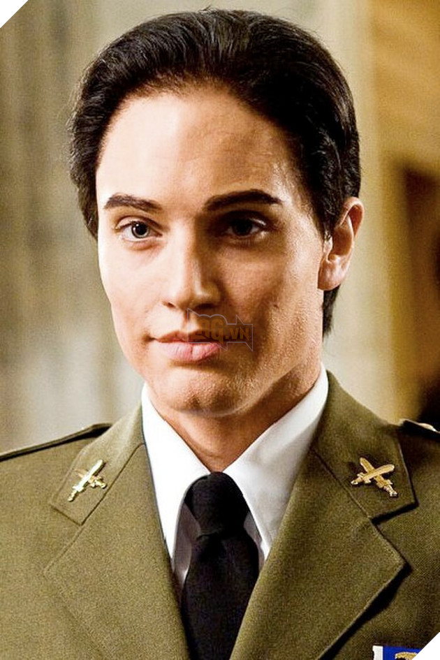 Những màn chuyển giới khiến đấng mày râu hú hồn của các mỹ nhân Hollywood