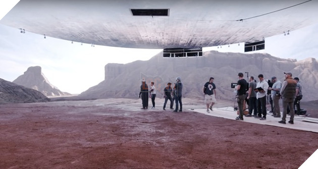 Batman chơi lớn đầu tư hẳn một phim trường ảo cạnh tranh với Nhà chuột Disney 2