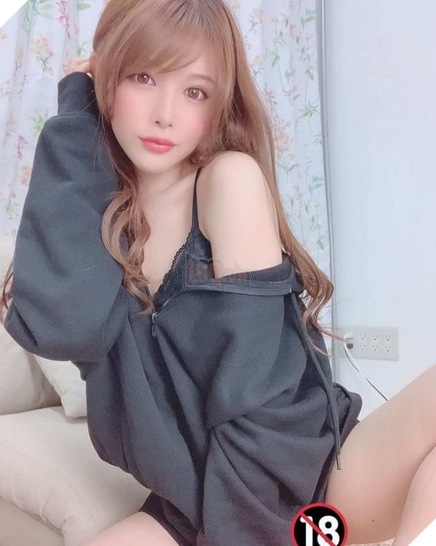 Rich Girl Theo đuổi ước mơ của mình là một nữ diễn viên JAV trong khi lấy bằng đại học. 6