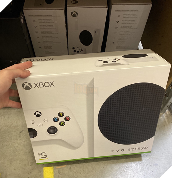 Bảng điều khiển Xbox Series X / S và Phụ kiện PS5 đã đến một số nhà bán lẻ 2