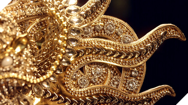  Vương miện và Quyền trượng dành cho Quán quân Miss & Mister VLTK 15 được làm bằng thủ công hoàn toàn 2