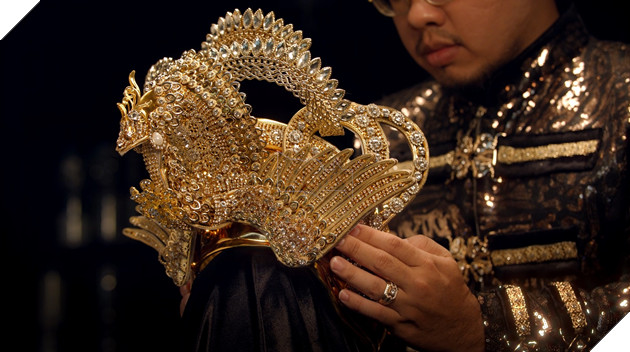  Vương miện và Quyền trượng dành cho Quán quân Miss & Mister VLTK 15 được làm bằng thủ công hoàn toàn 4