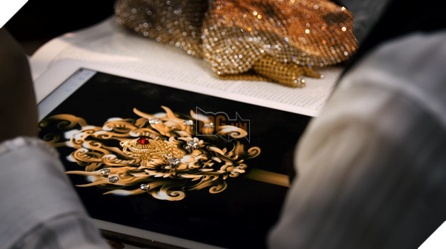  Vương miện và Quyền trượng dành cho Quán quân Miss & Mister VLTK 15 được làm bằng thủ công hoàn toàn 7