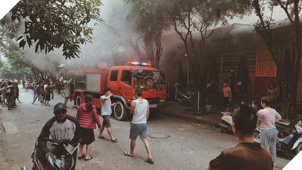  
Dưới sân khu chung cư nơi xảy ra câu chuyện. (Ảnh: FB N.Đ.T)