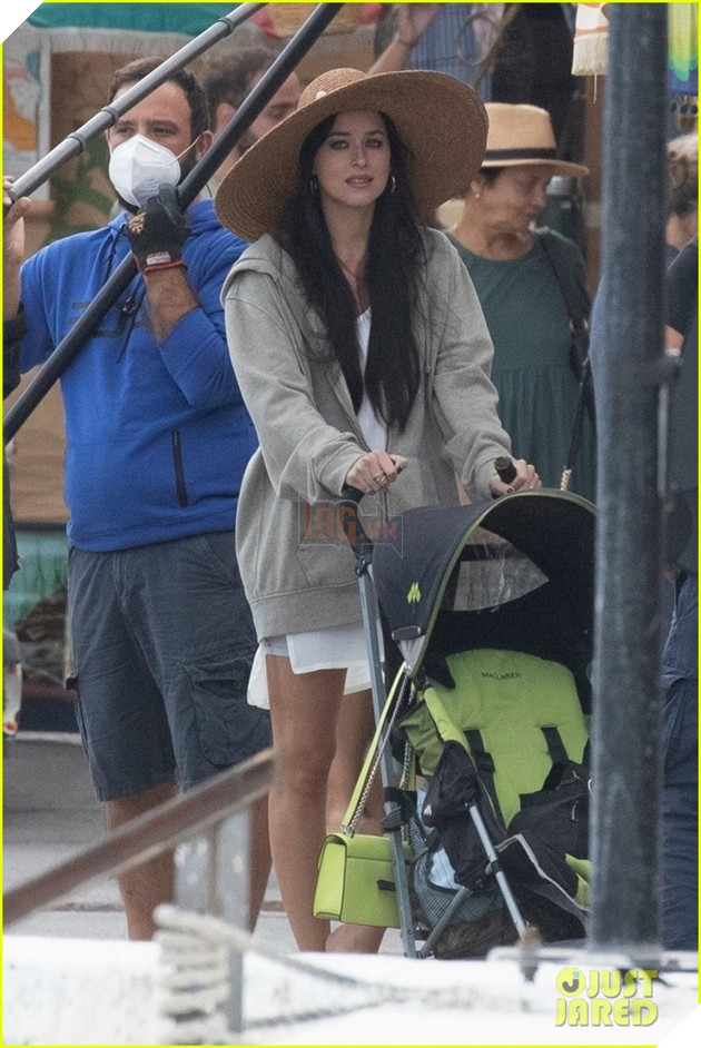 Lộ ảnh nhan sắc khác lạ của mỹ nhân 50 sắc thái khiến dân tình bàng hoàng 3