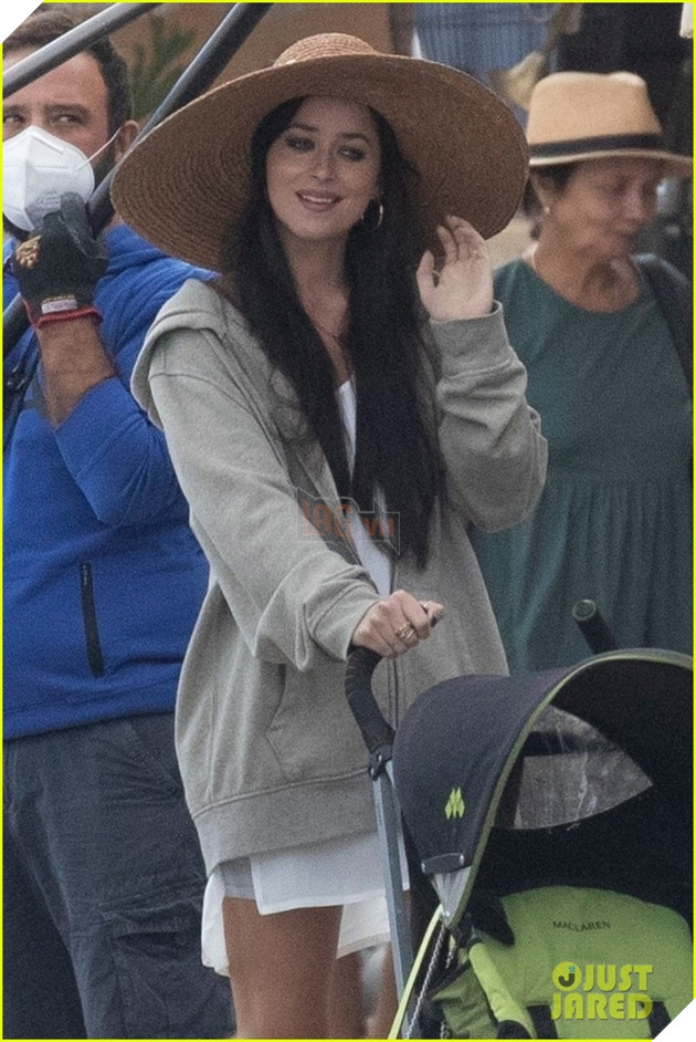 Lộ ảnh nhan sắc khác lạ của mỹ nhân 50 sắc thái khiến dân tình bàng hoàng 4