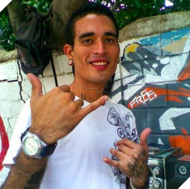 Màn cosplay Red Skull kinh dị nhất: Người đàn ông khiến dân tình rùng mình khi cắt mũi, cấy ghép sừng... 2