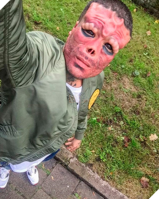 Màn cosplay Red Skull kinh dị nhất: Người đàn ông khiến dân tình rùng mình khi cắt mũi, cấy ghép sừng... 5