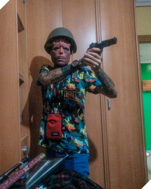 Màn cosplay Red Skull kinh dị nhất: Người đàn ông khiến dân tình rùng mình khi cắt mũi, cấy ghép sừng... 4