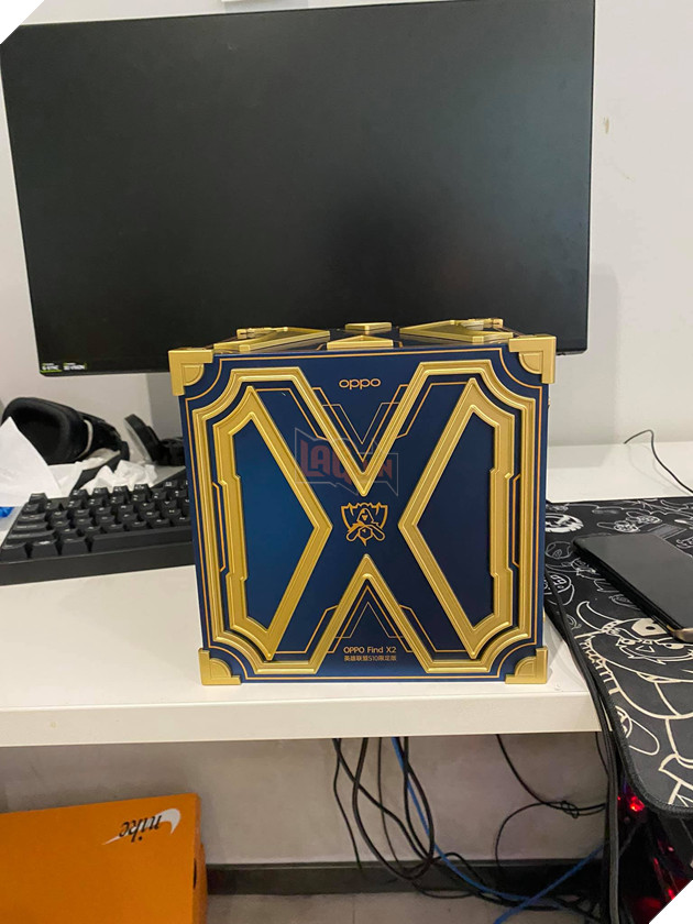 LMHT: SofM khoe với người hâm mộ một phần quà đặc biệt được OPPO trao tặng sau khi CKTG 2020 kết thúc