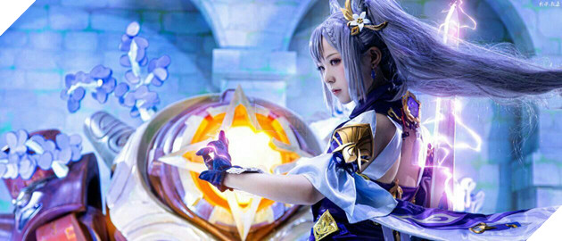 Mỹ nhân cosplay waifu Keqing, Mona trong Genshin Impact, game thủ đua nhau giành cưới! 2