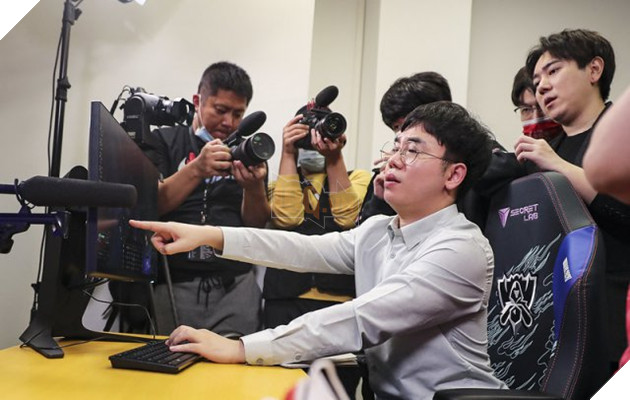 LMHT: JD Gaming chia tay HLV Trưởng của mình sau khi để thua SofM và đồng đội tại CKTG 2020