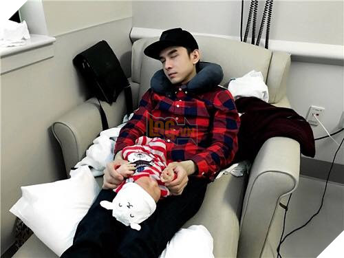 Loạt ảnh cực đáng yêu của các ông bố bỉm sữa trong showbiz Việt 6