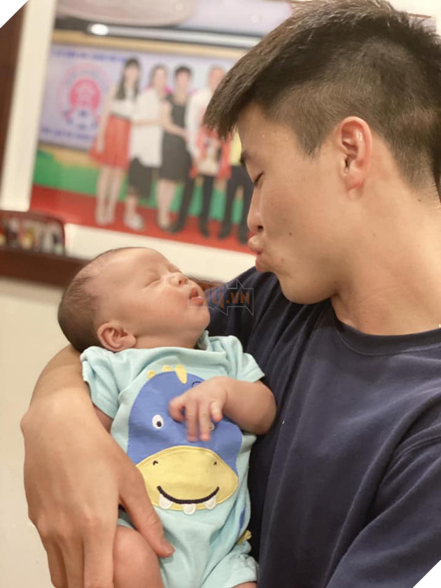 Loạt ảnh cực đáng yêu của các ông bố bỉm sữa trong showbiz Việt 13