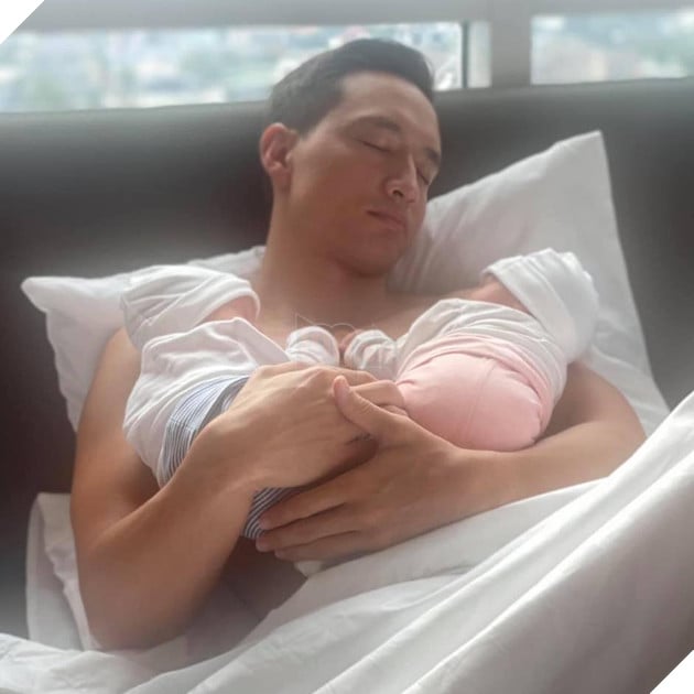 Loạt ảnh cực đáng yêu của các ông bố bỉm sữa trong showbiz Việt