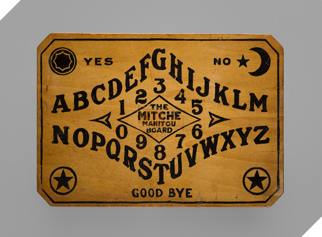 Bàn cầu cơ Ouija và lịch sử hình thành của trò chơi bị nguyền rủa đáng sợ nhất lịch sử loài người