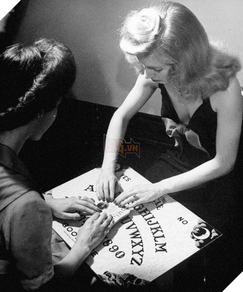 Bàn cầu cơ Ouija và lịch sử hình thành của trò chơi bị nguyền rủa đáng sợ nhất lịch sử loài người 4