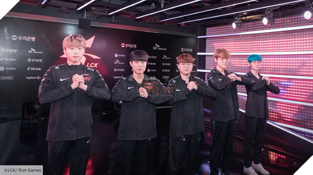 LMHT: T1 tiếp tục bị fan lên tiếng tẩy chay, thuê cả xe tải nhỏ giăng biểu ngữ phản đối gay gắt 4