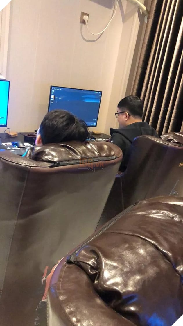 LMHT: SofM bất ngờ đi du lịch với các thành viên Snake Esports nhưng lại....cắm net là chính 2