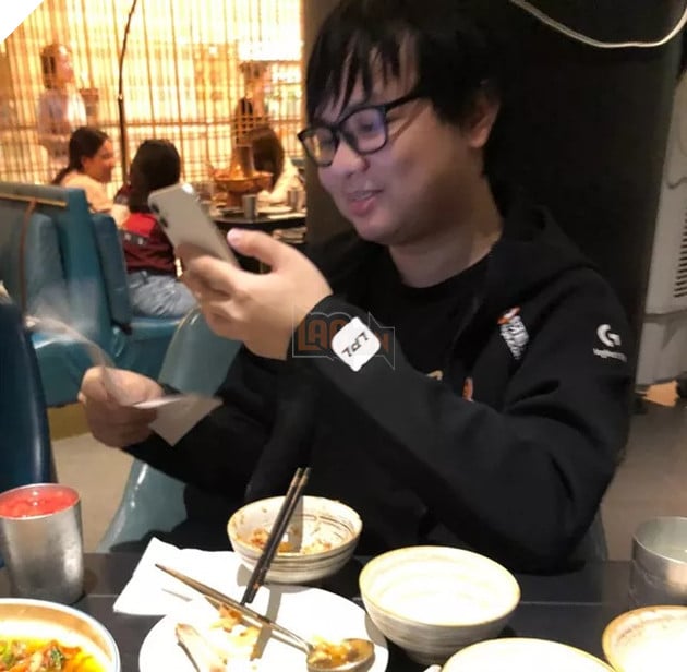 LMHT: SofM bất ngờ đi du lịch với các thành viên Snake Esports nhưng lại....cắm net là chính 3