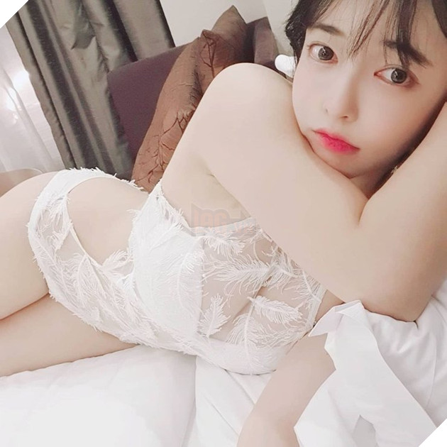 Stream tai quán Karaoke, Streamer sexy Momo cực sốc khi nghe âm thanh 19+ ở phòng bên cạnh  7