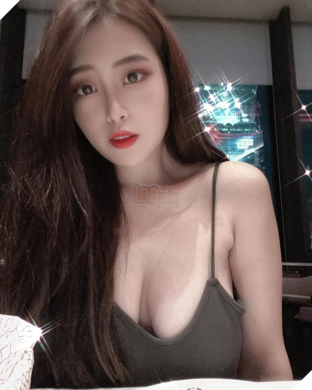 Nữ Streamer này khiến người xem buổi hoà nhạc không thể tập trung, dù cô không là nhân vật chính 4