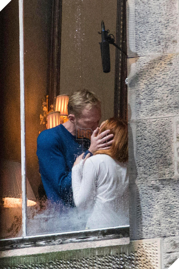 Bật mí về nụ hôn đầy...nước mũi của cặp đôi dị nhất Marvel: Scarlet Witch và Vision 3