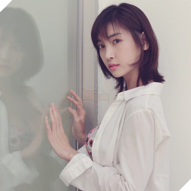 Nữ YouTuber gợi cảm với trang phục ngắn cũn trong video mới nhất, thừa nhận khoe vẻ sexy có chủ đích