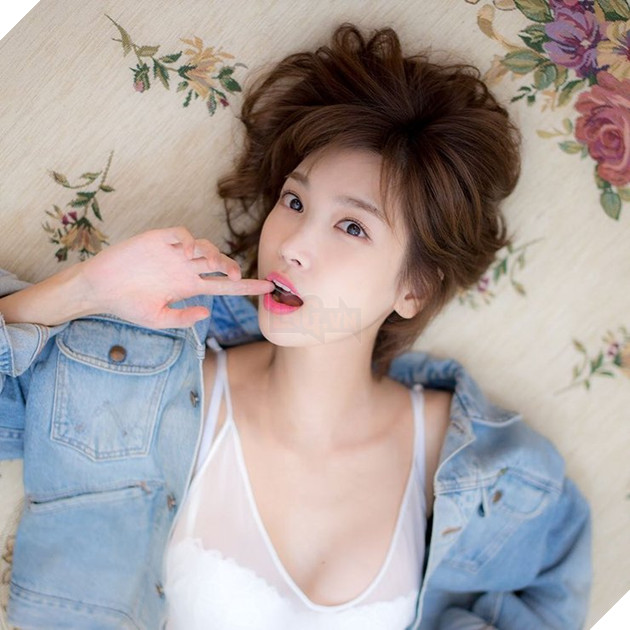 Nữ YouTuber gợi cảm với trang phục ngắn cũn trong video mới nhất, thừa nhận khoe vẻ sexy có chủ đích 5