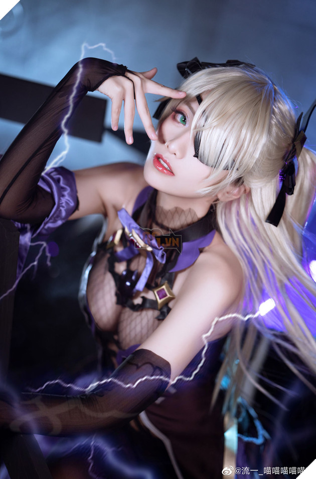 Bất chấp tâm hồn dạt dào , nữ coser hóa thân Fischl Genshin Impact phiên bản dậy thì thành công! 9