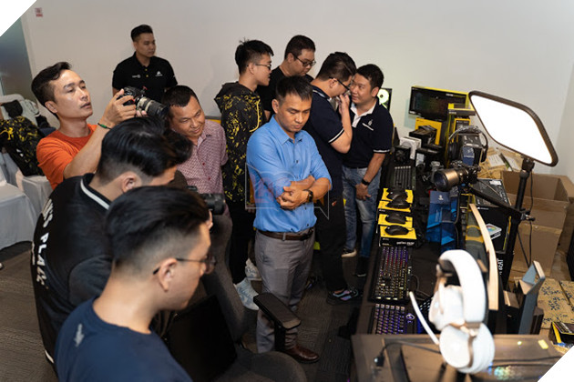 Vĩnh Xuân Computer chính thức trở thành nhà phân phối độc quyền cho Corsair 13