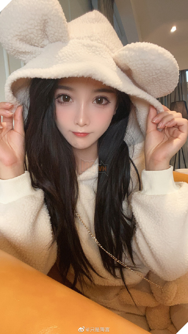 Nữ coser hóa thân Albedo Overlord khiến fan Quá-Nhiệt ! Không cosplay còn xinh đẹp hơn! 9