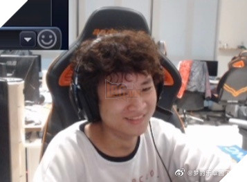 LMHT: Người hâm mộ lo lắng khi biết Huangfeng gặp vấn đề về sức khỏe, não bộ như của người già 50 tuổi