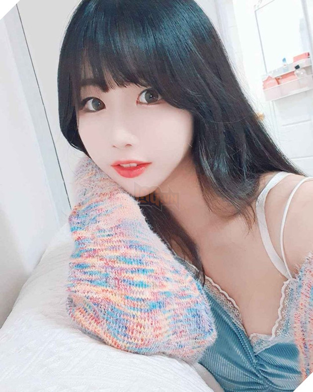  Lắc lư trên stream, hotgirl Hàn Quốc nhận được khoảng donate khủng chỉ sau vài phút