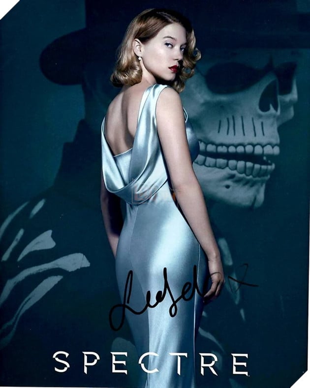 Loạt ảnh nude táo bạo của mỹ nhân phim James Bond trên tạp chí  2