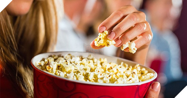 Vì sao khi xem phim chiếu rạp phải ăn bỏng ngô? 2