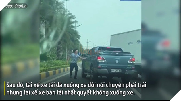 Cảnh rượt đuổi, chặn đầu xe trên phố Hà Nội trông không khác phim hành động 2