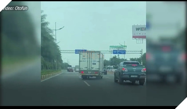 Cảnh rượt đuổi, chặn đầu xe trên phố Hà Nội trông không khác phim hành động