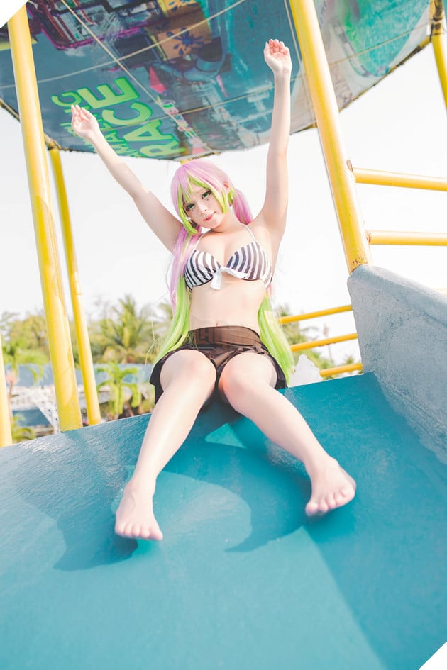 Nữ coser làm fan lòi con mắt với cosplay Luyến Trụ Kimetsu No Yaiba skin Tiệc Bể Bơi 10