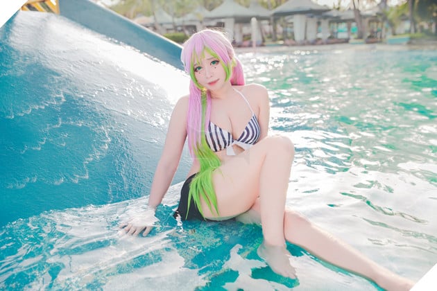 Nữ coser làm fan lòi con mắt với cosplay Luyến Trụ Kimetsu No Yaiba skin Tiệc Bể Bơi 6