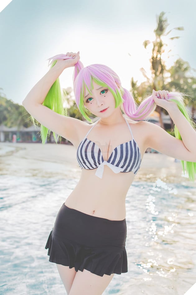 Nữ coser làm fan lòi con mắt với cosplay Luyến Trụ Kimetsu No Yaiba skin Tiệc Bể Bơi 9