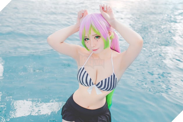 Nữ coser làm fan lòi con mắt với cosplay Luyến Trụ Kimetsu No Yaiba skin Tiệc Bể Bơi 3