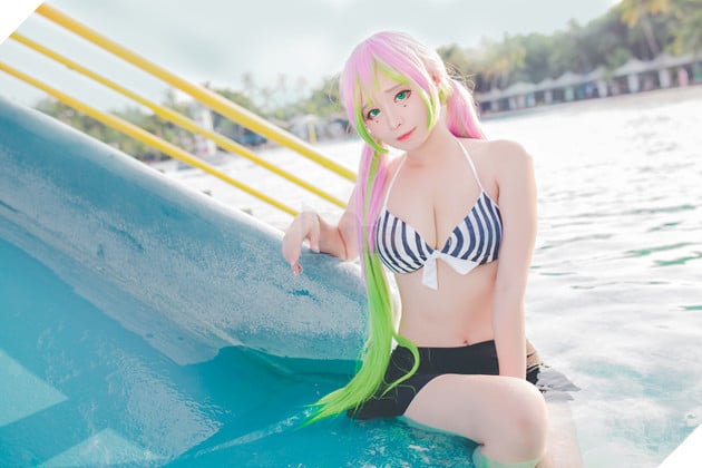 Nữ coser làm fan lòi con mắt với cosplay Luyến Trụ Kimetsu No Yaiba skin Tiệc Bể Bơi 4
