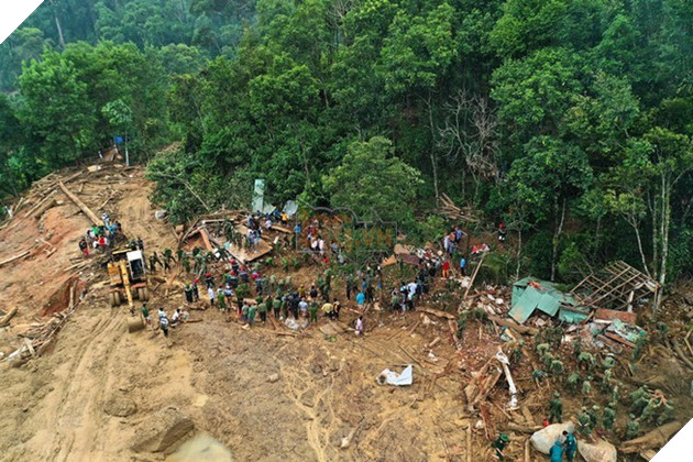  
Vụ sạt lở ở Trà Leng đã để lại nhiều thiệt hại về người và của. (Ảnh: Pháp Luật Online)