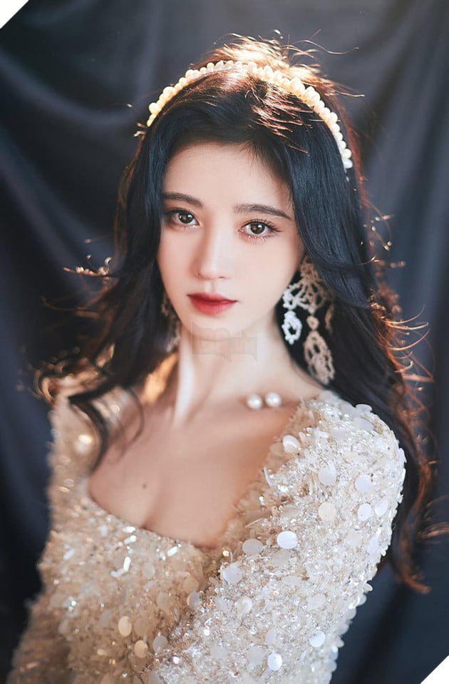  Mỹ nữ 4.000 năm Cúc Tịnh Y bị bóc phốt gian dối về chiều cao có...1m4